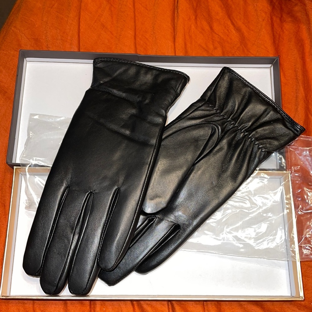 One size fits most leather gloves